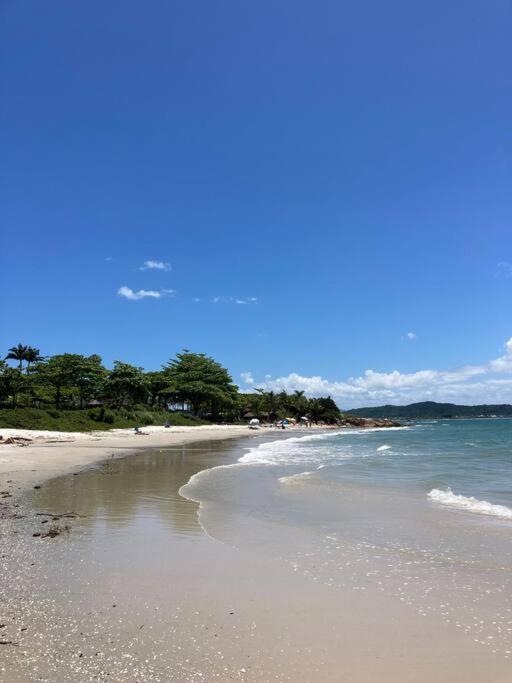 Apartamento de 2 quartos na frente da praia de Canajurê