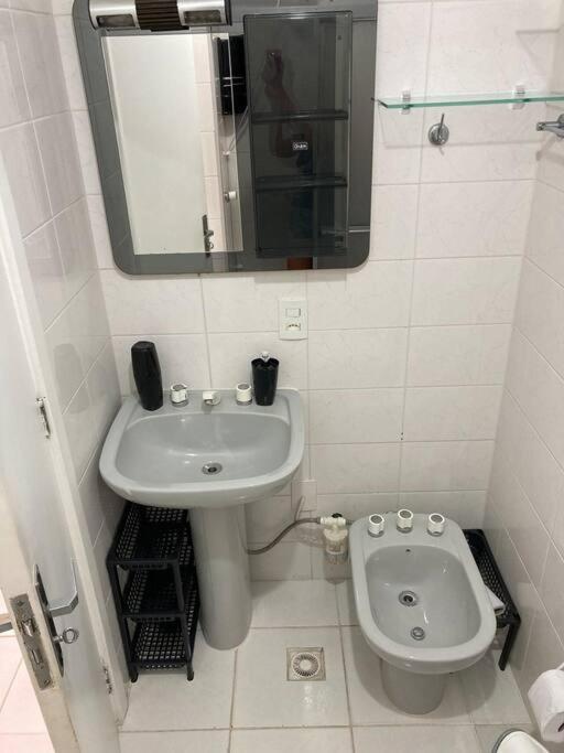 Apartamento de 2 quartos na frente da praia de Canajurê