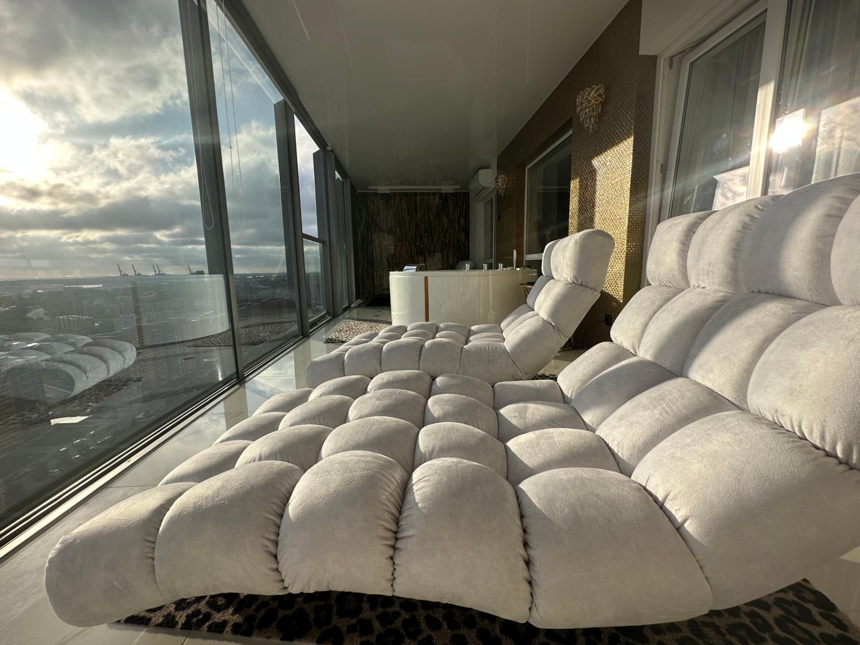 Premium Sky Jacuzzi Apartment