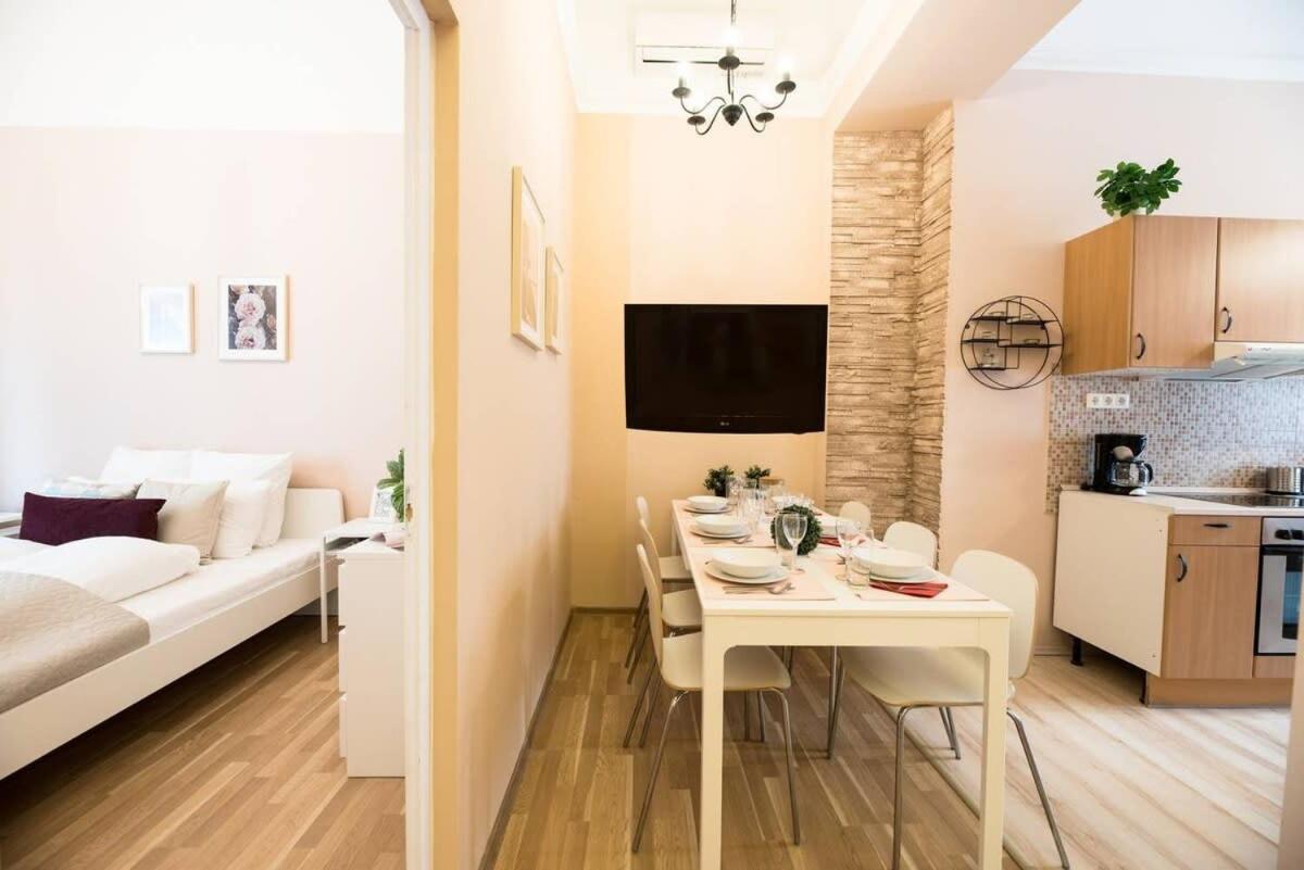 Ultra Central - Next to the Synagogue - Air Conditioning view 4