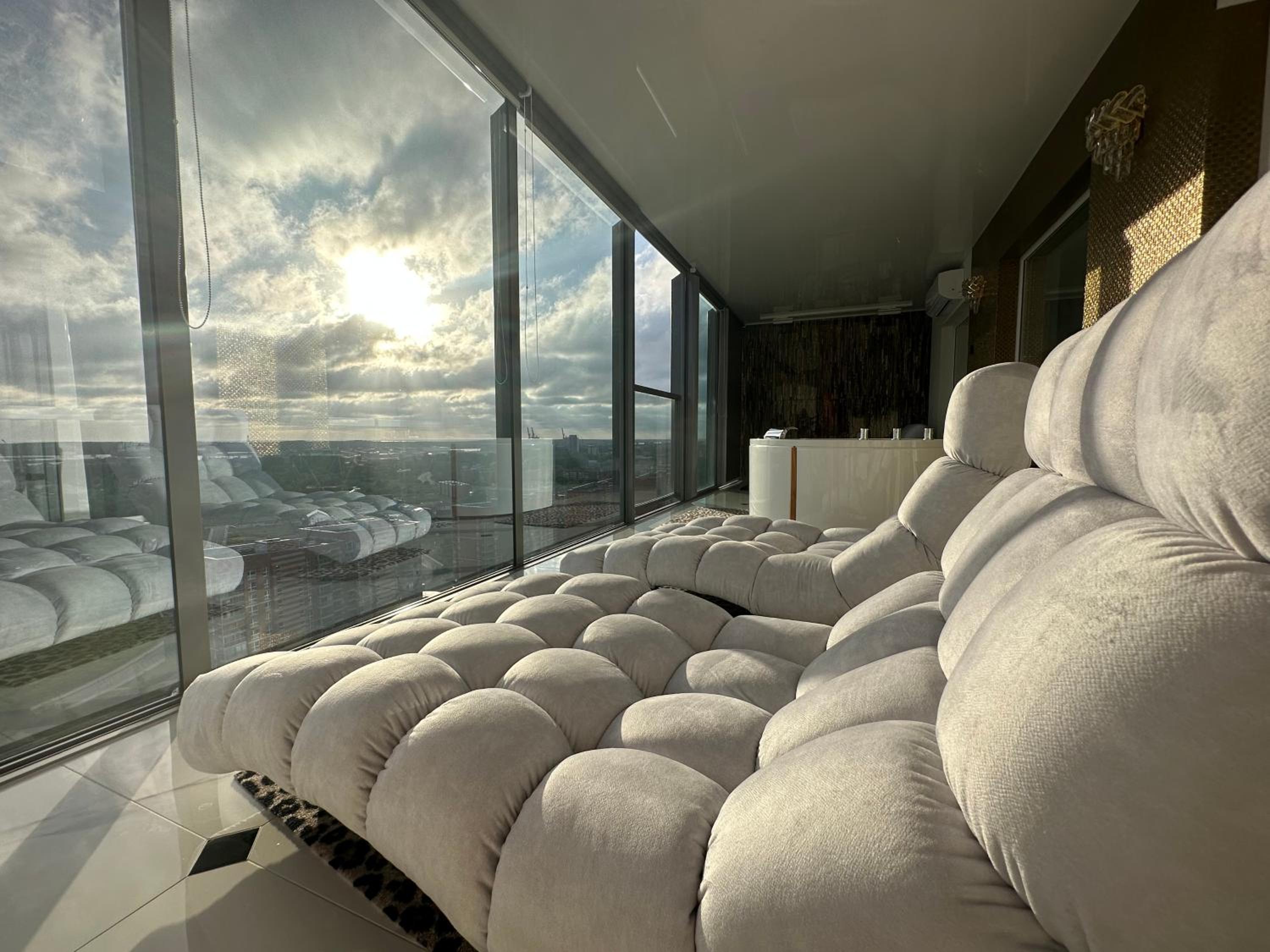 Premium Sky Jacuzzi Apartment
