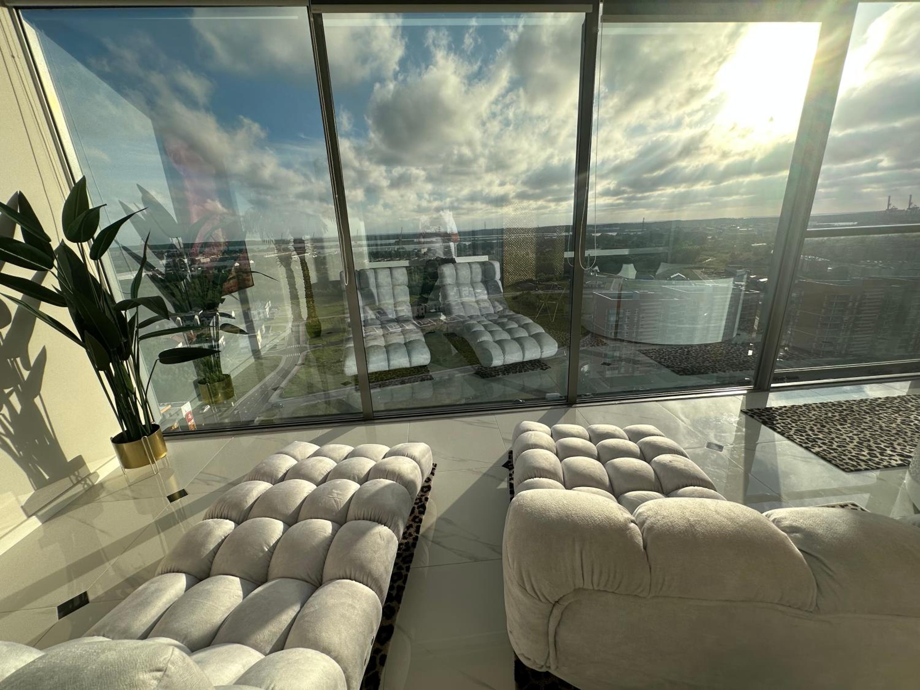 Premium Sky Jacuzzi Apartment