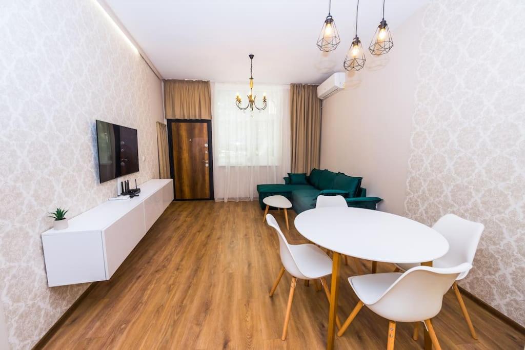 Flora Apartment