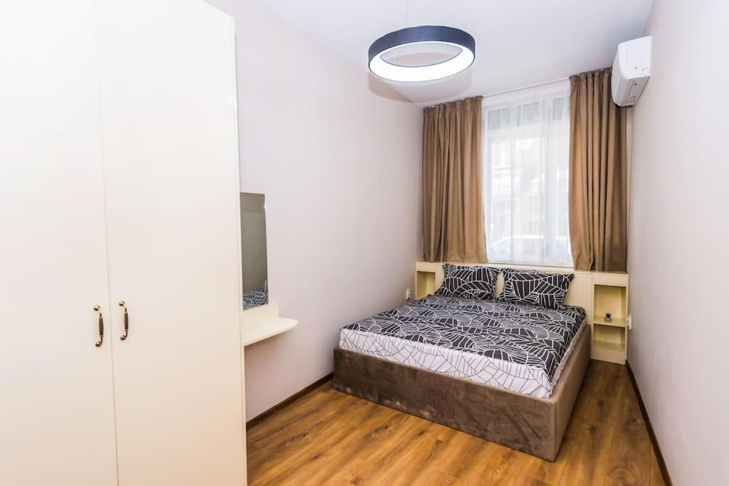 Flora Apartment