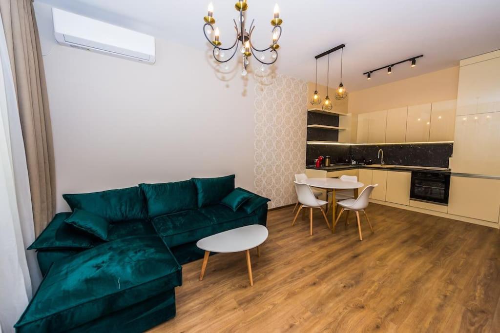 Flora Apartment