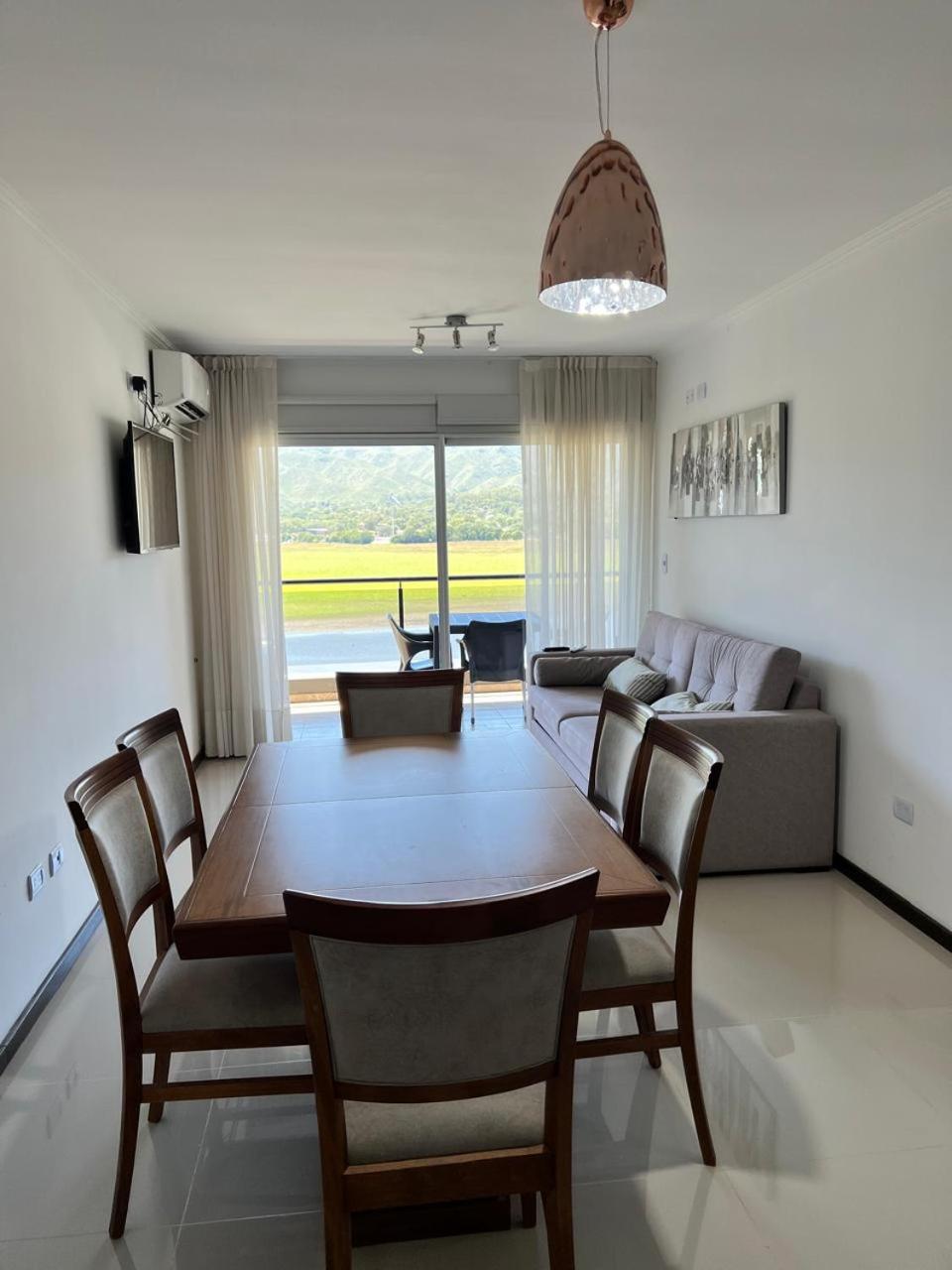 departamento complejo Veneto Village con vista al lago