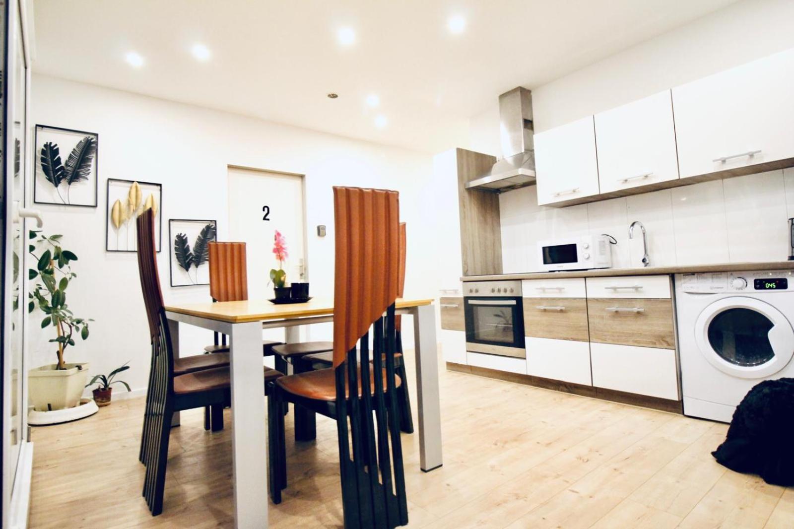 6 min to Amusement Park - Economy Rooms in Shared Apartment
