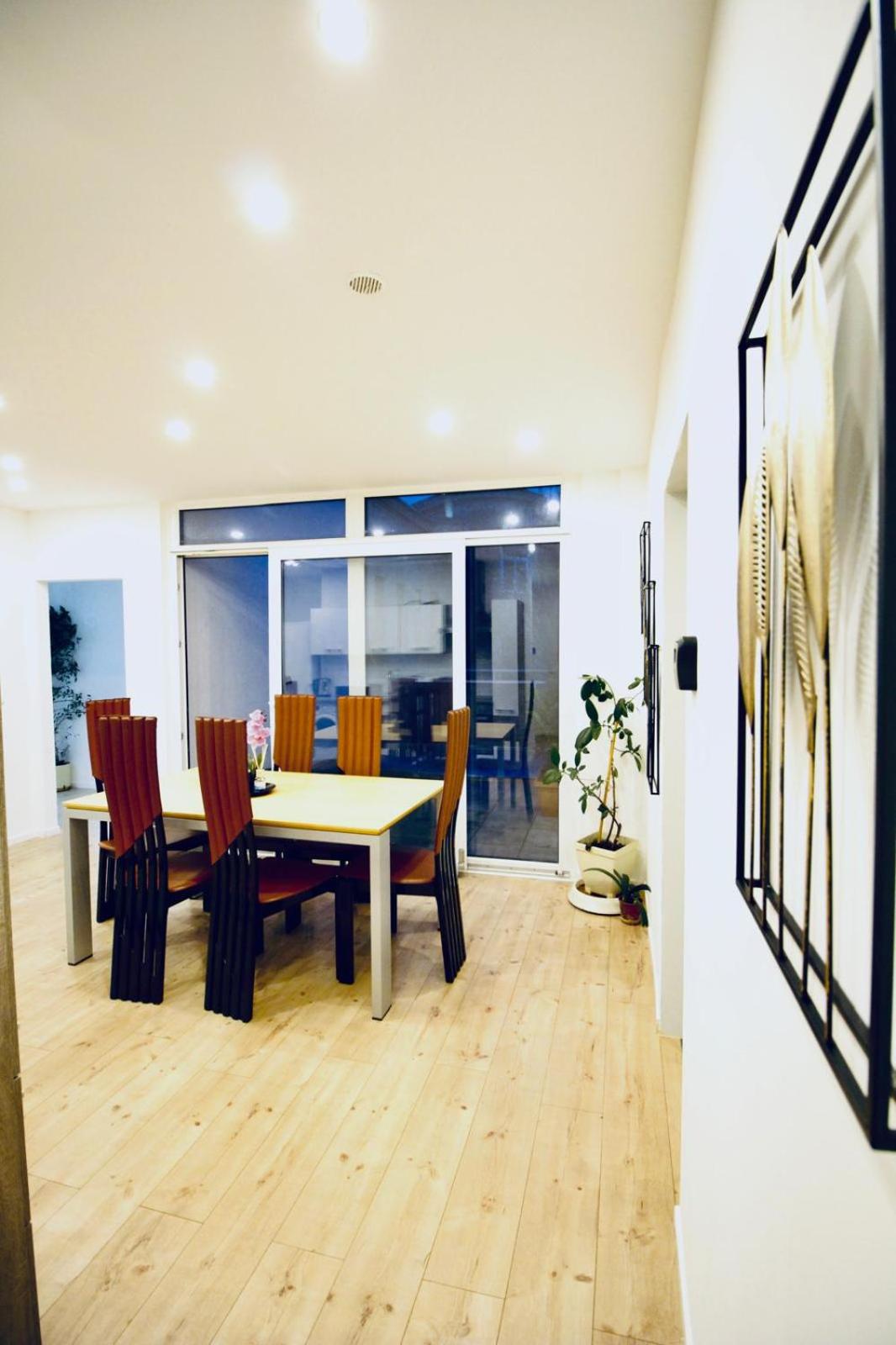 6 min to Amusement Park - Economy Rooms in Shared Apartment