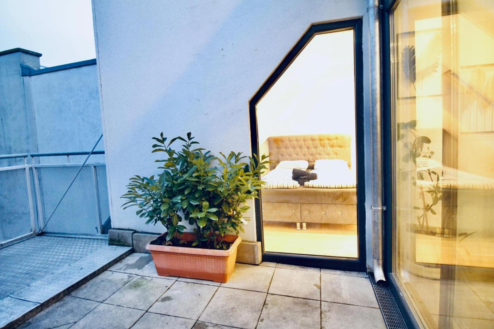 6 min to Amusement Park - Economy Rooms in Shared Apartment