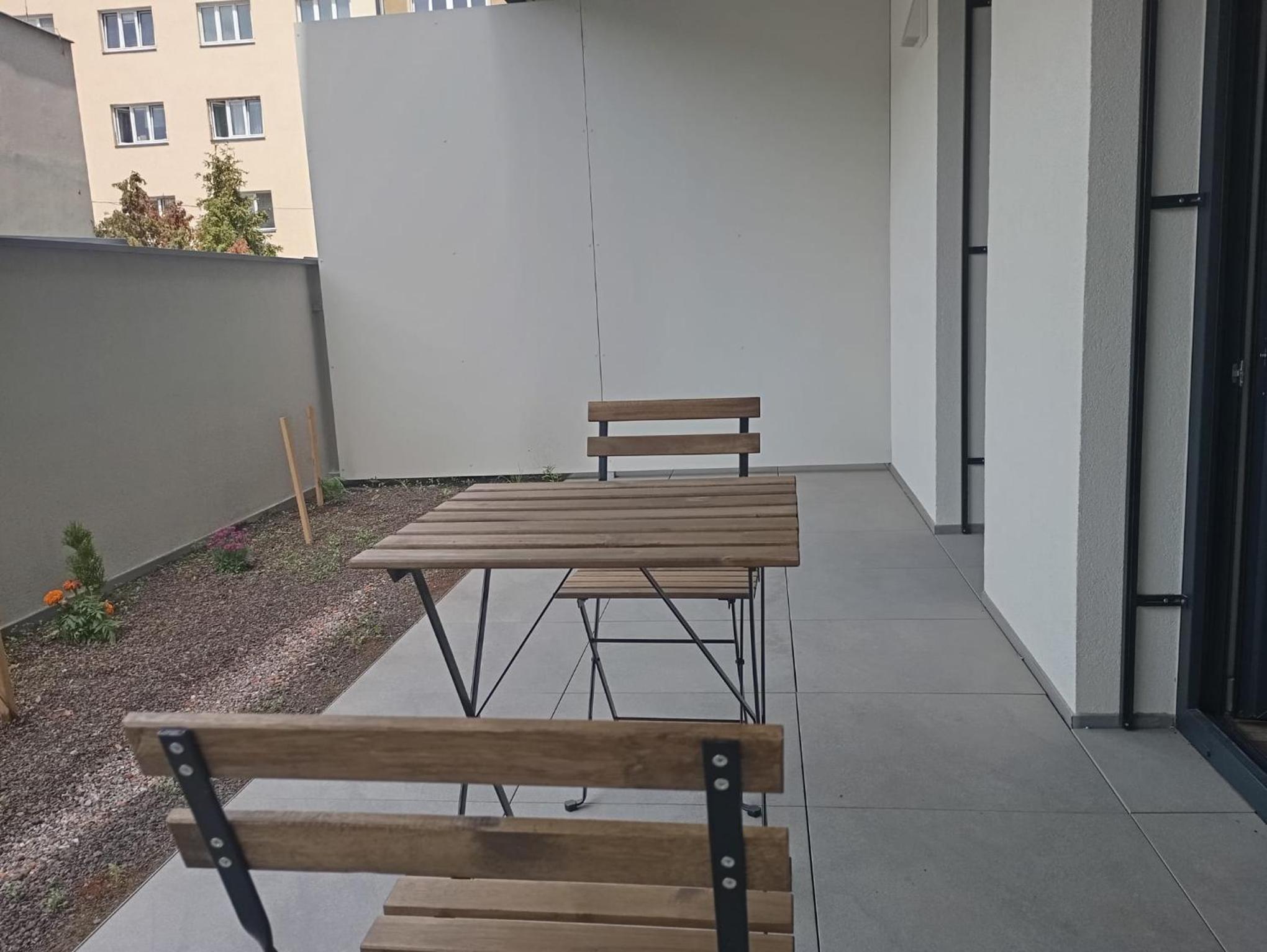 Nový apartmán s terasou, soukromé parkování