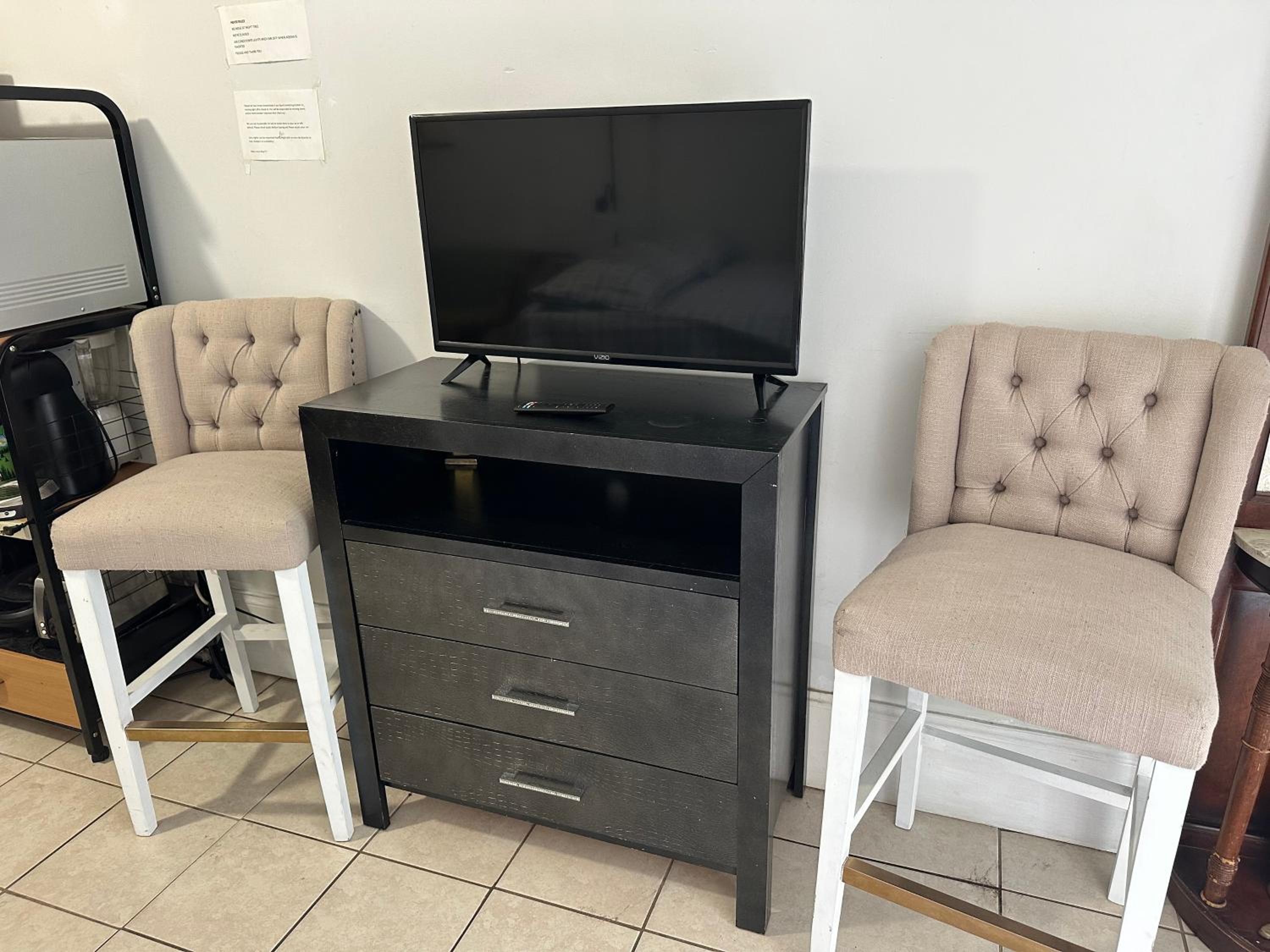 Full bed studio near Temple and Center city Philadelphia view 4