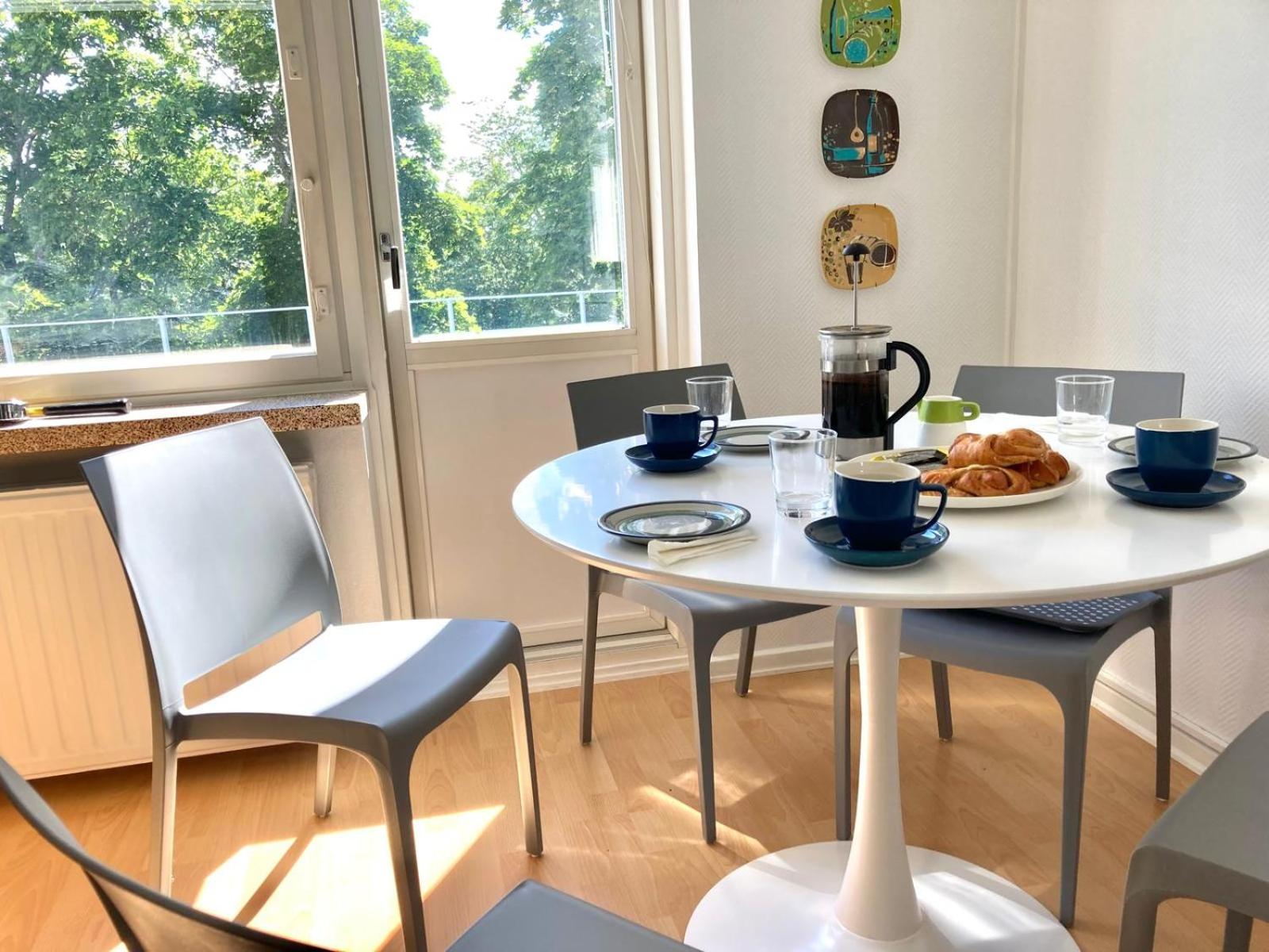 Huippukaksio parvekkeella Linnan lähellä
