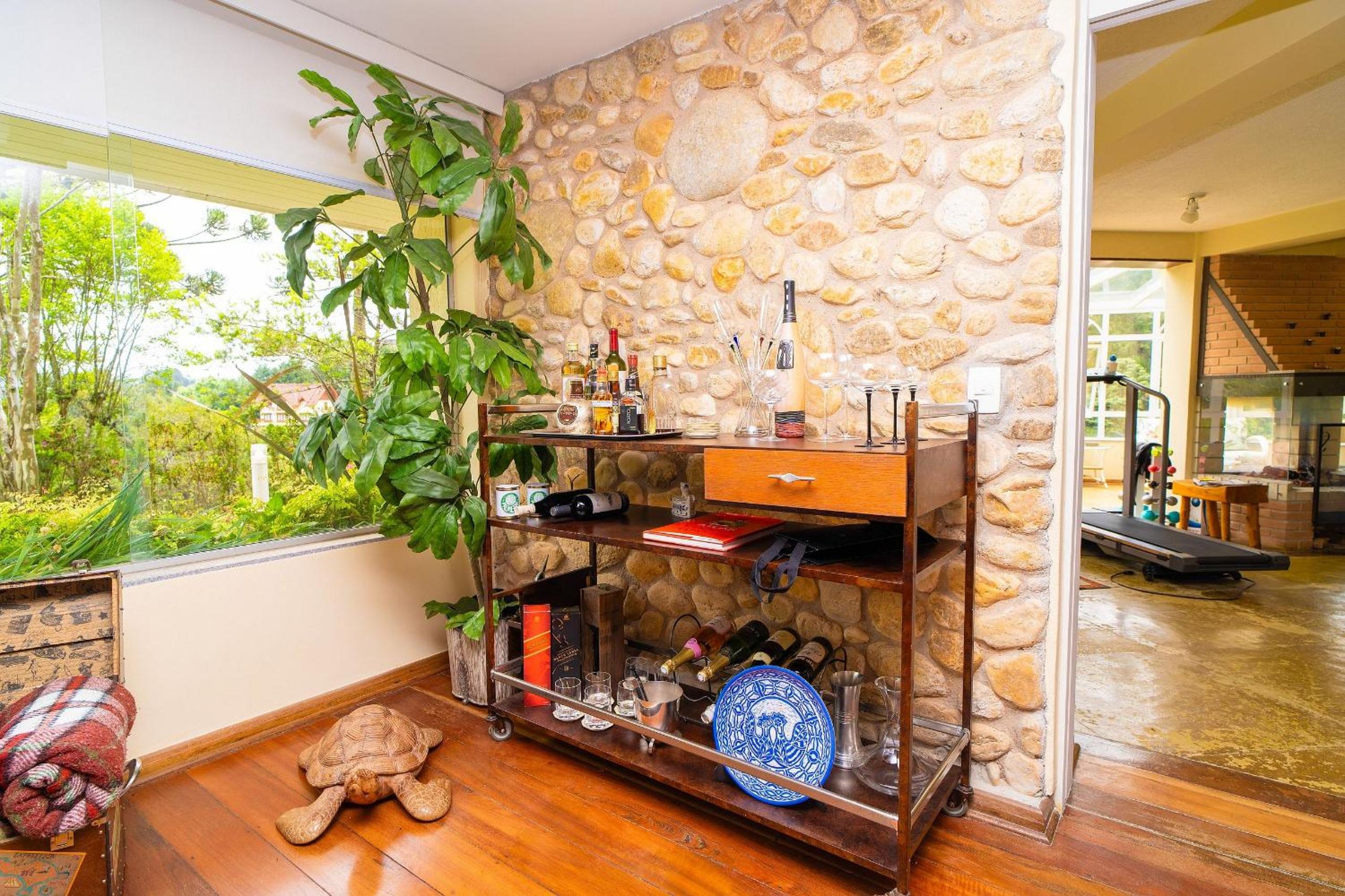 House w/ fireplace in the mountains near Capivari