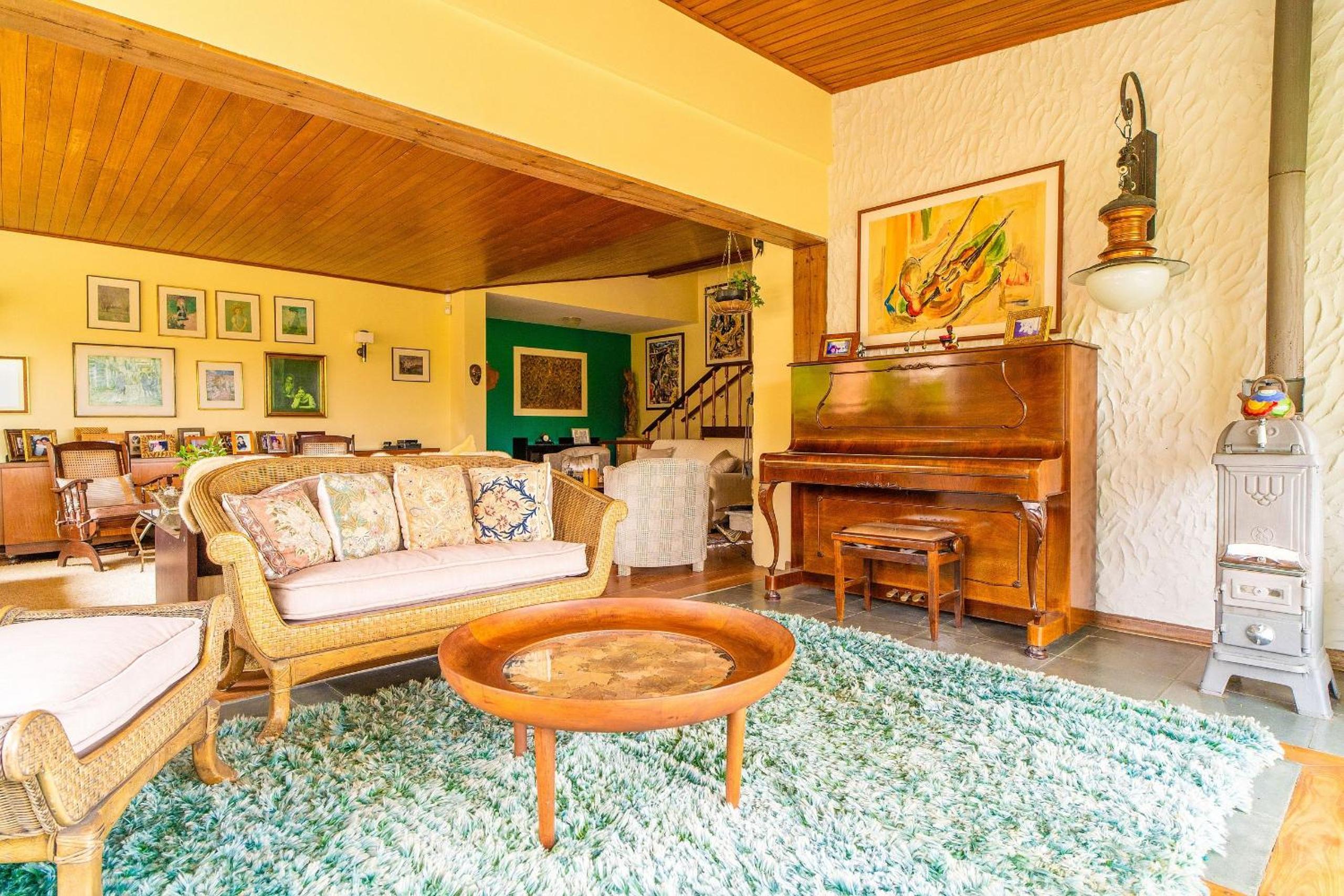 House w/ fireplace in the mountains near Capivari