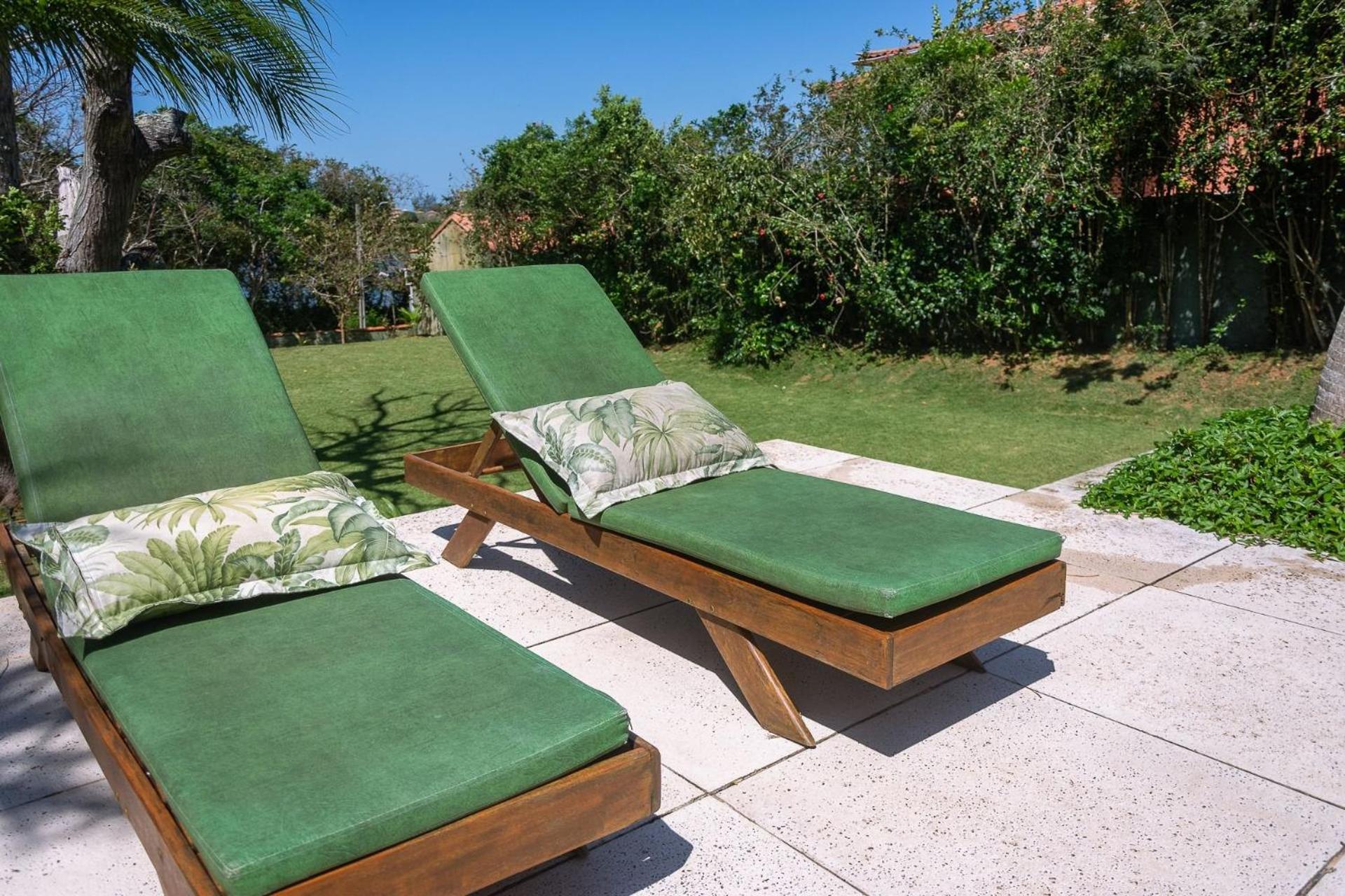 Área gourmet, piscina e garagem perto da praia
