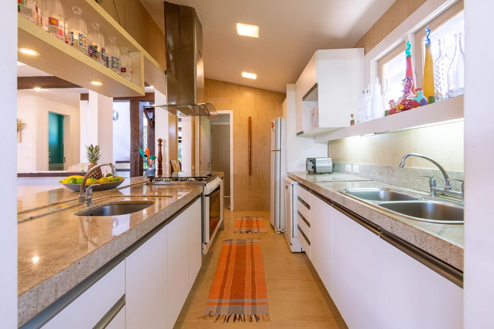 Área gourmet, piscina e garagem perto da praia