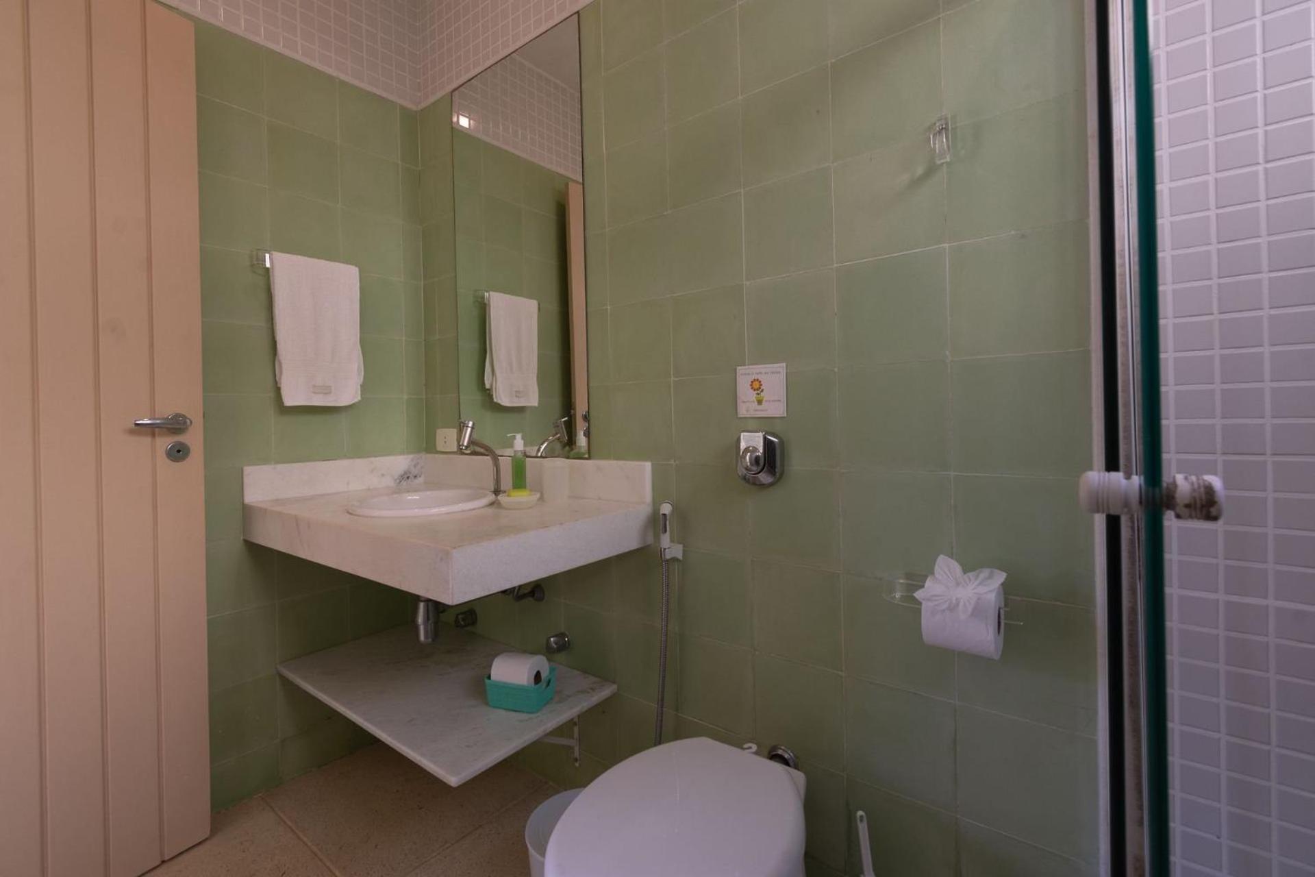 Área gourmet, piscina e garagem perto da praia