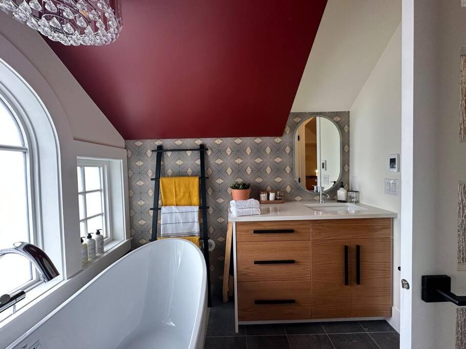 Heritage-Inspired Guesthouse - Luxe Bath & Elegant Ceilings