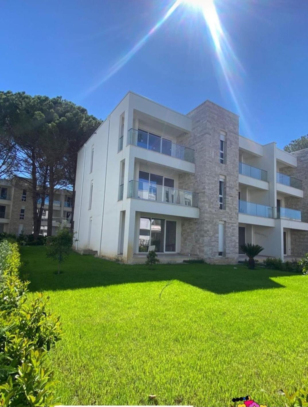 Shiny San Pietro Apartment