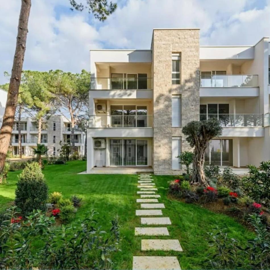 Shiny San Pietro Apartment