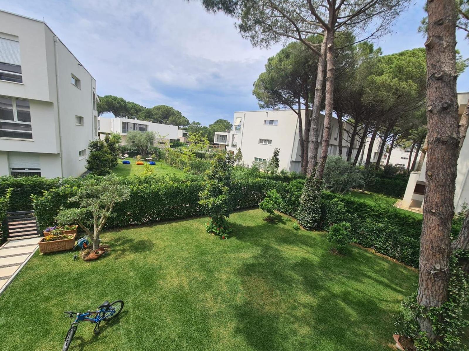 Shiny San Pietro Apartment