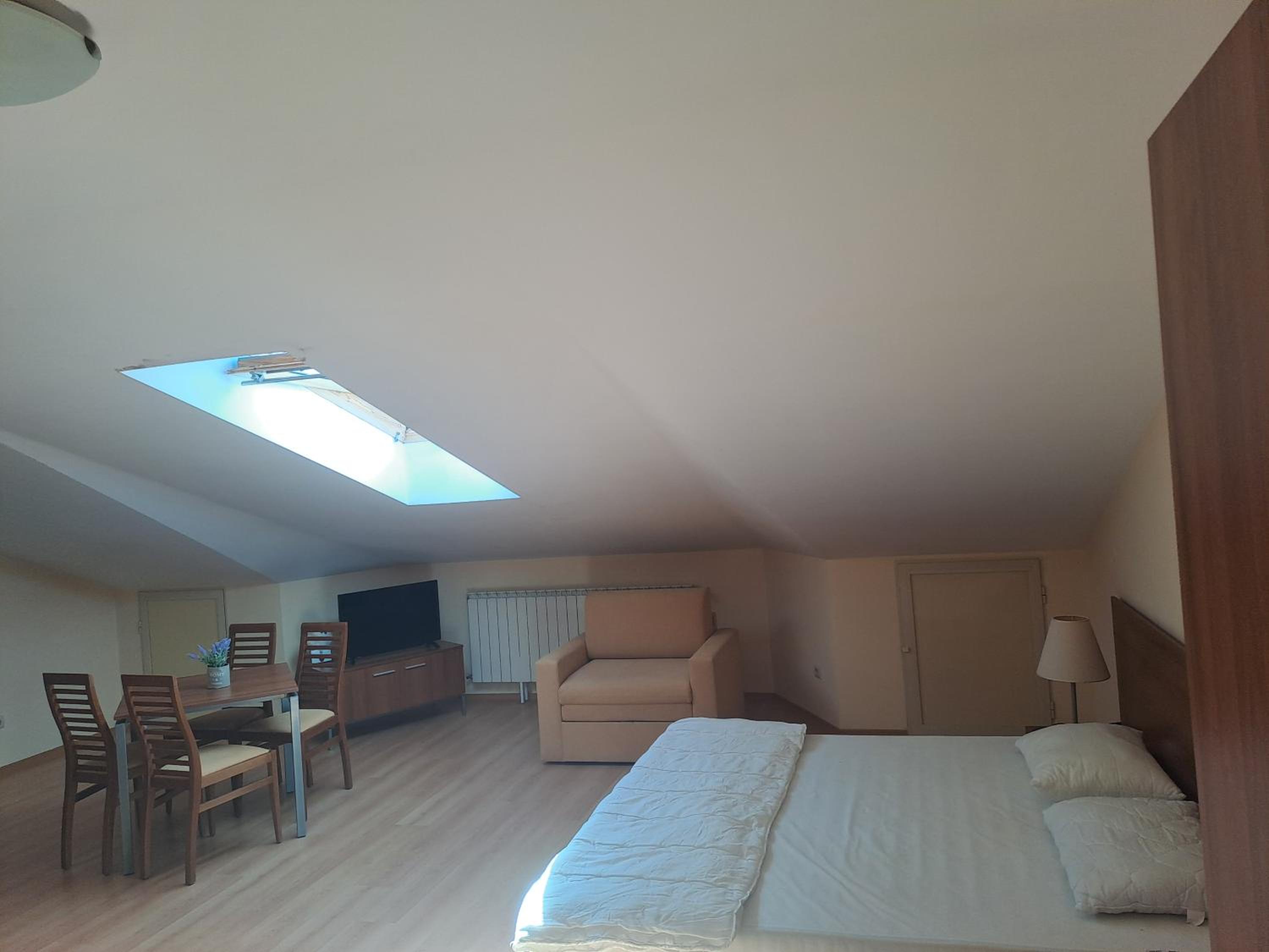 Family Studio 407, Villa park