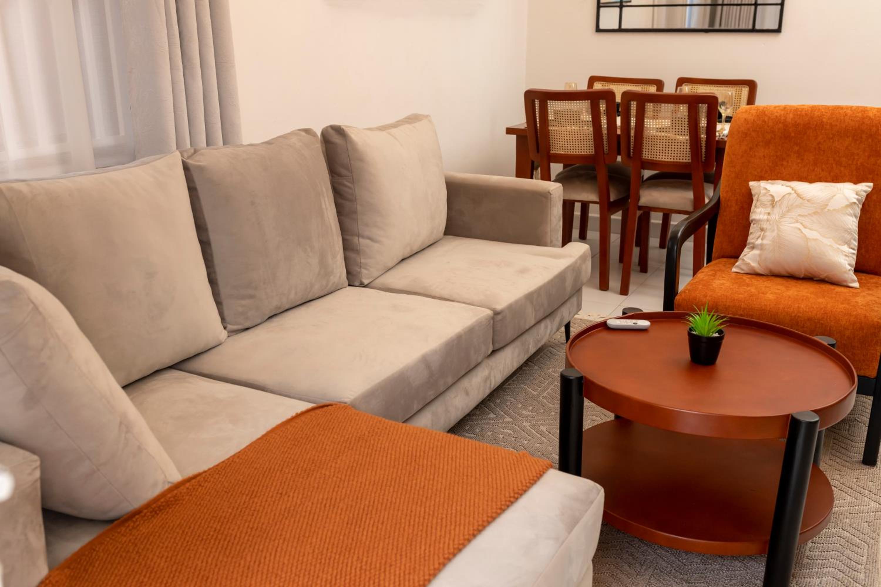 Shirleyz Cozy Haven - a delightful apt in Jinja City view 3