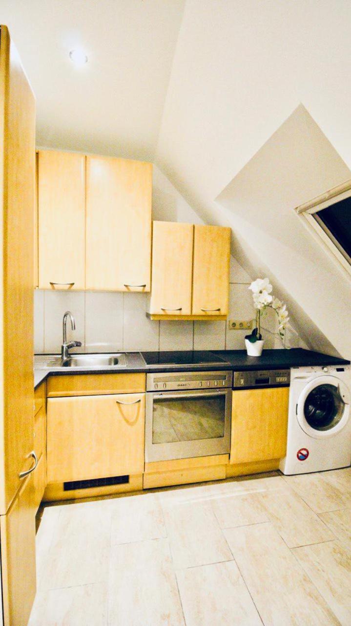 6 min to Amusement Park - Economy Rooms in Shared Apartment