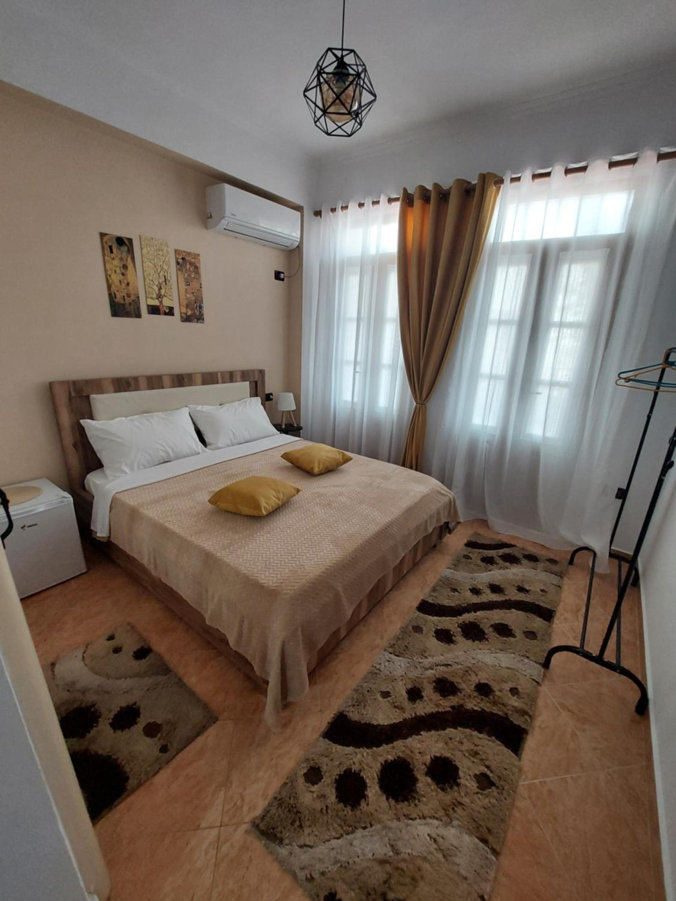 Godard Apartments