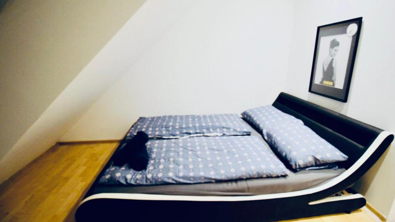 6 min to Amusement Park - Economy Rooms in Shared Apartment