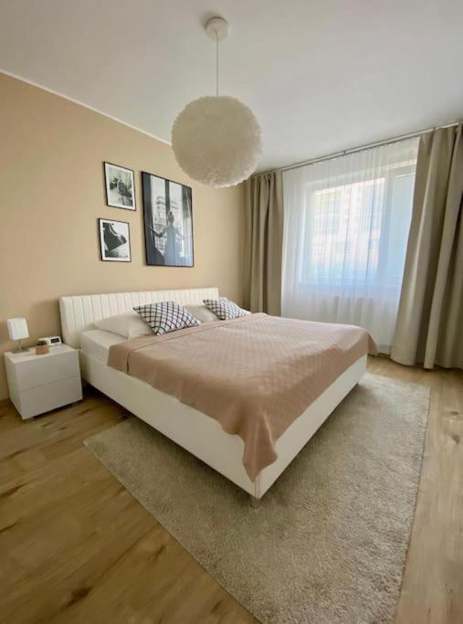 Bratislava, LUCAO Family Apartment, Balcony, Free Parking, Aircondition, 8km Old Town view 2