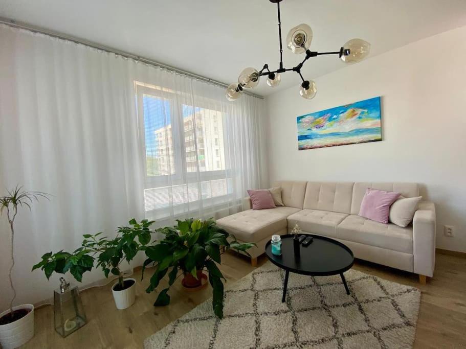 Bratislava, LUCAO Family Apartment, Balcony, Free Parking, Aircondition, 8km Old Town view 5