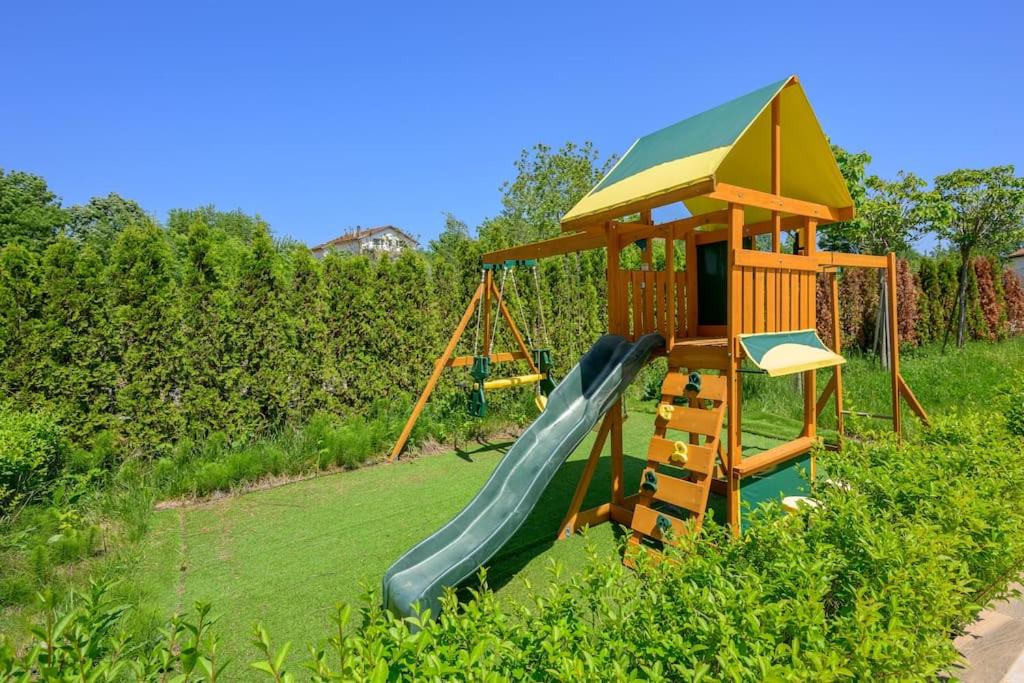 Azur Properties ap19