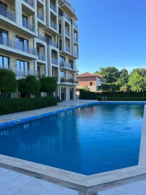 Azur Properties ap19
