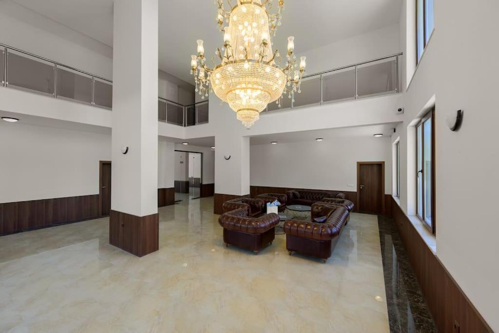 Azur Properties ap19