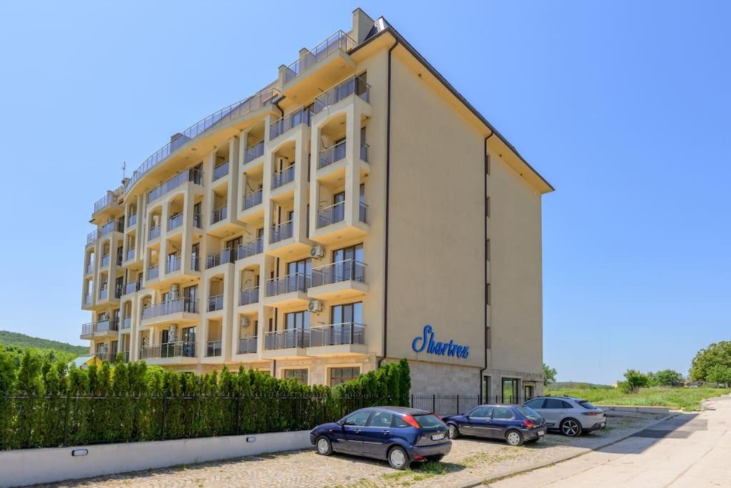 Azur Properties ap19