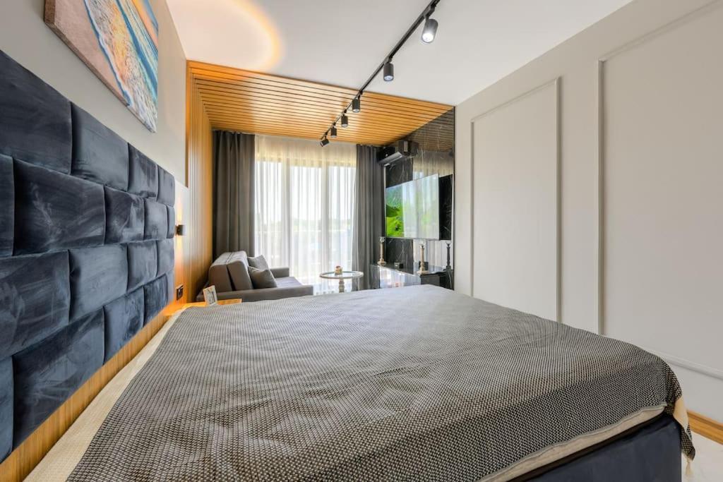 Azur Properties ap19