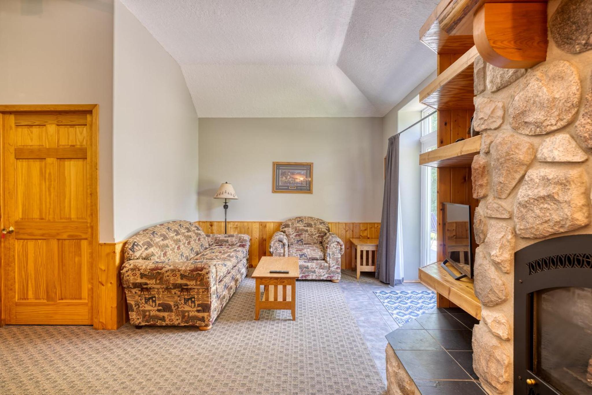 The River Condos Hot Tub Fireplace Family & Pet Friendly River Front 2 to 6 bedroom condos dock view 4