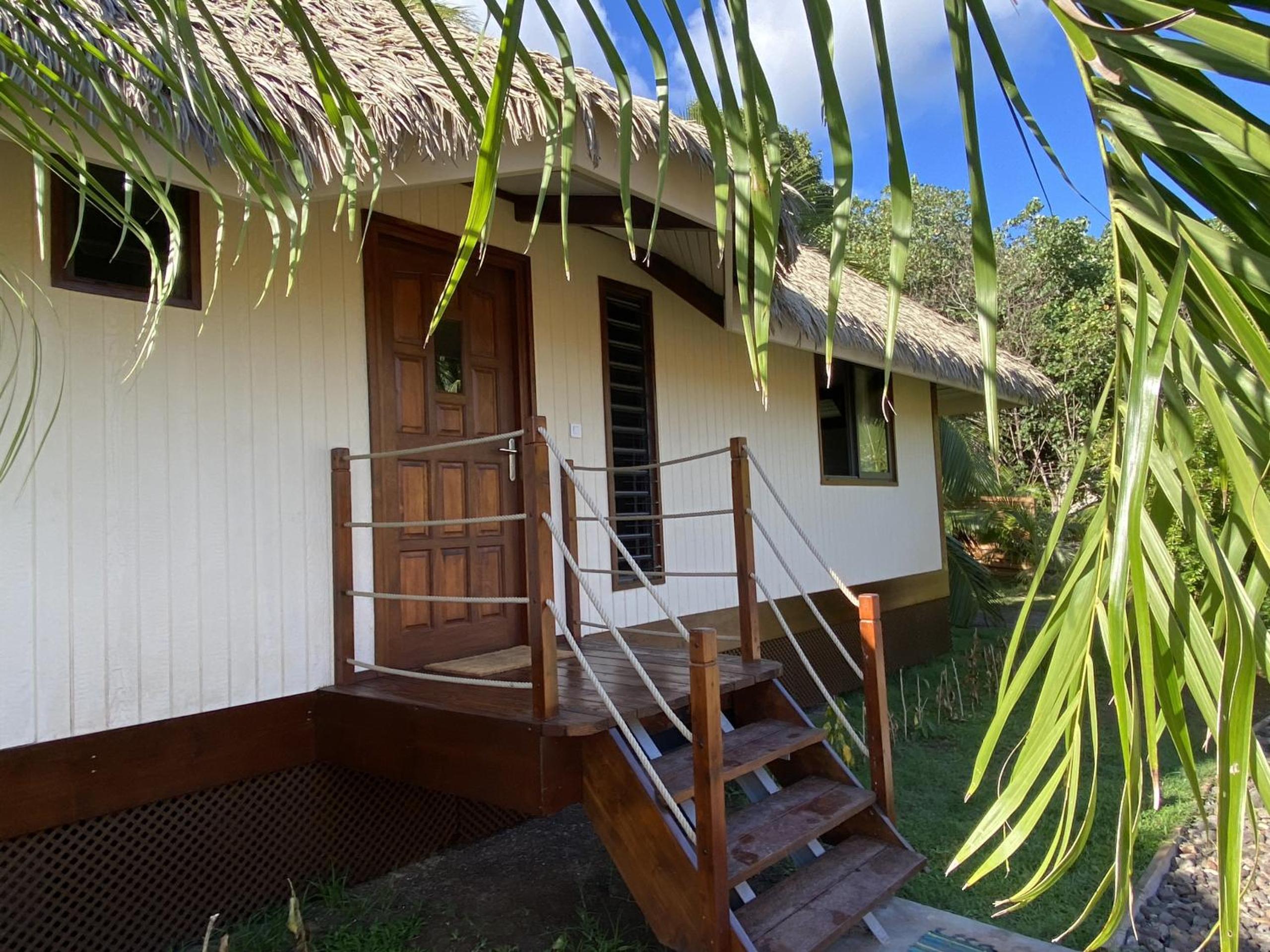 MOOREA - The SERENITY Creek spa view 2