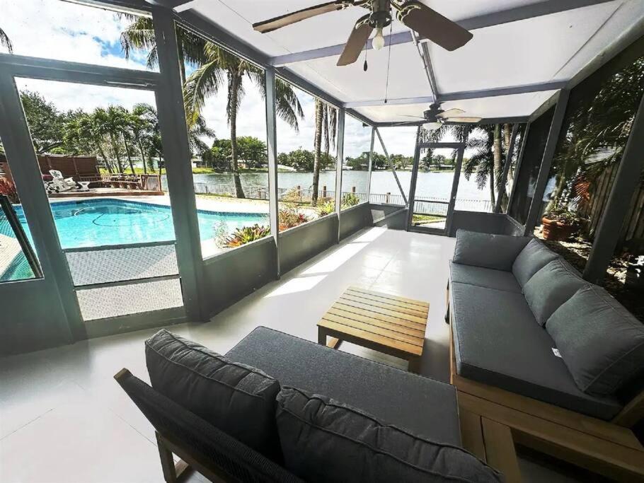 Inactive 193 Modern, 4B&3B with Pool and Lake - main view