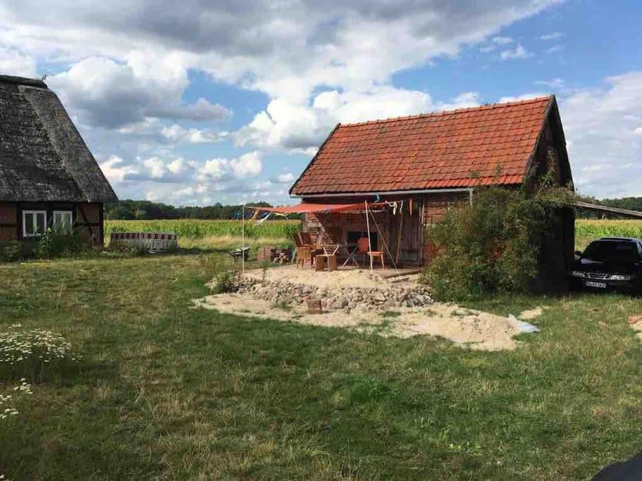 Haus am Fluss und See