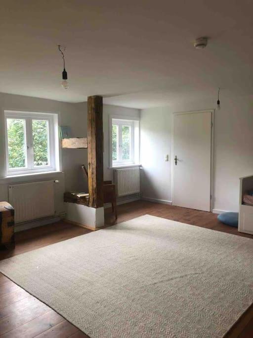 Haus am Fluss und See