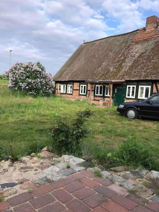 Haus am Fluss und See