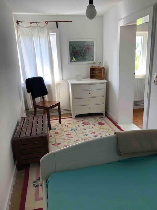 Haus am Fluss und See