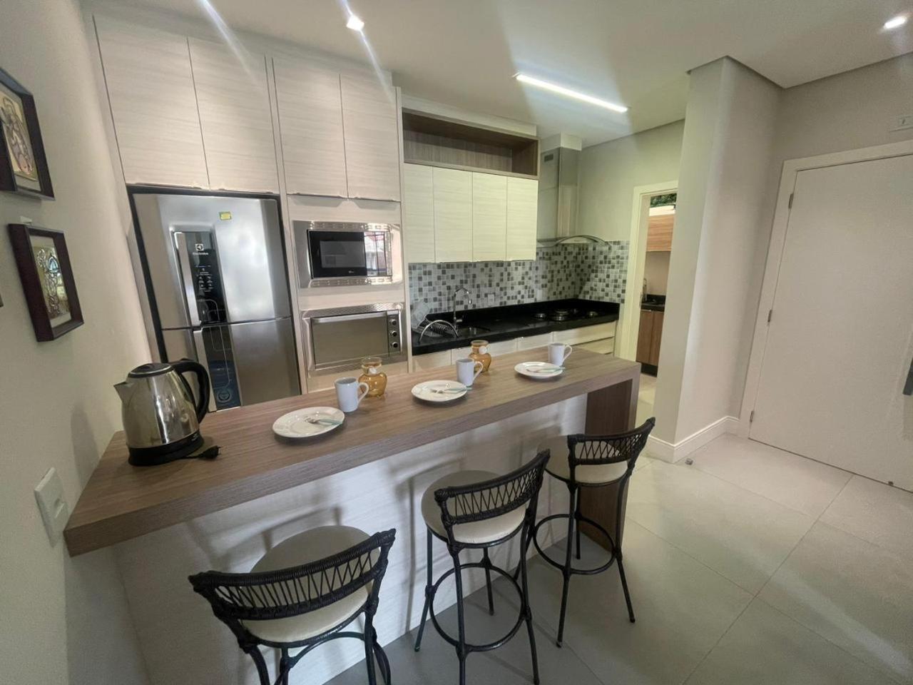 Cód 68 - Apartamento á 200m do mar