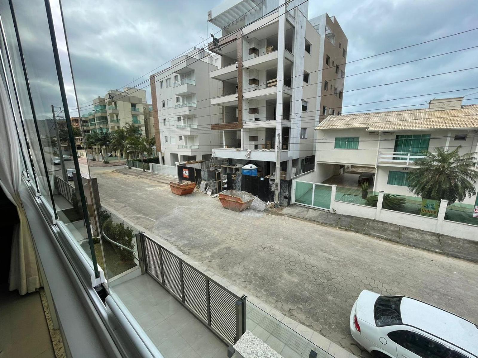 Cód 68 - Apartamento á 200m do mar