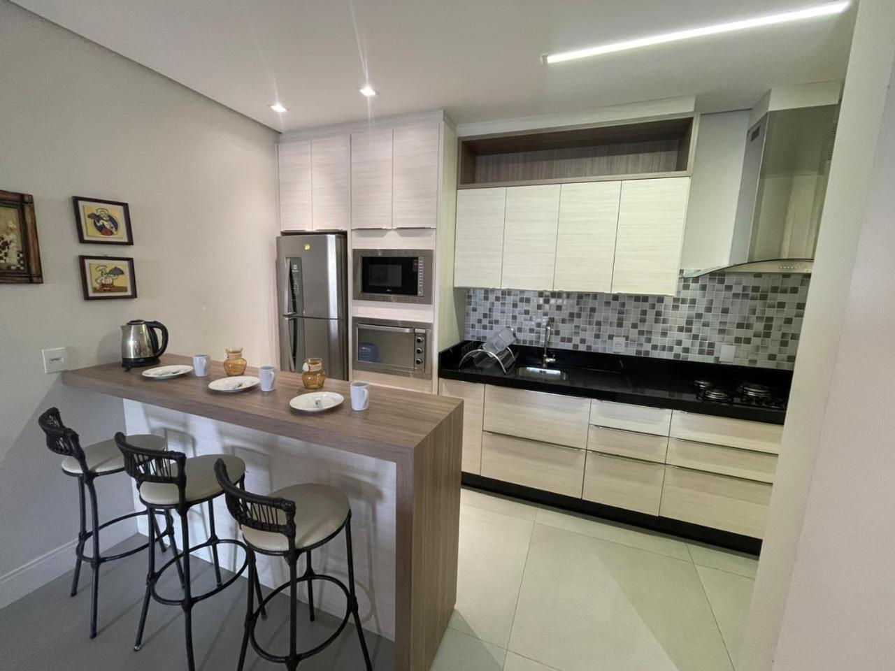 Cód 68 - Apartamento á 200m do mar