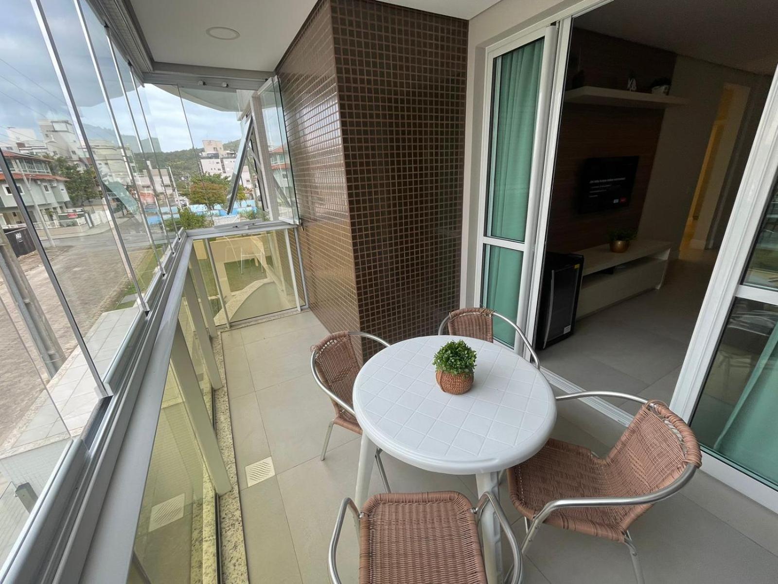 Cód 68 - Apartamento á 200m do mar
