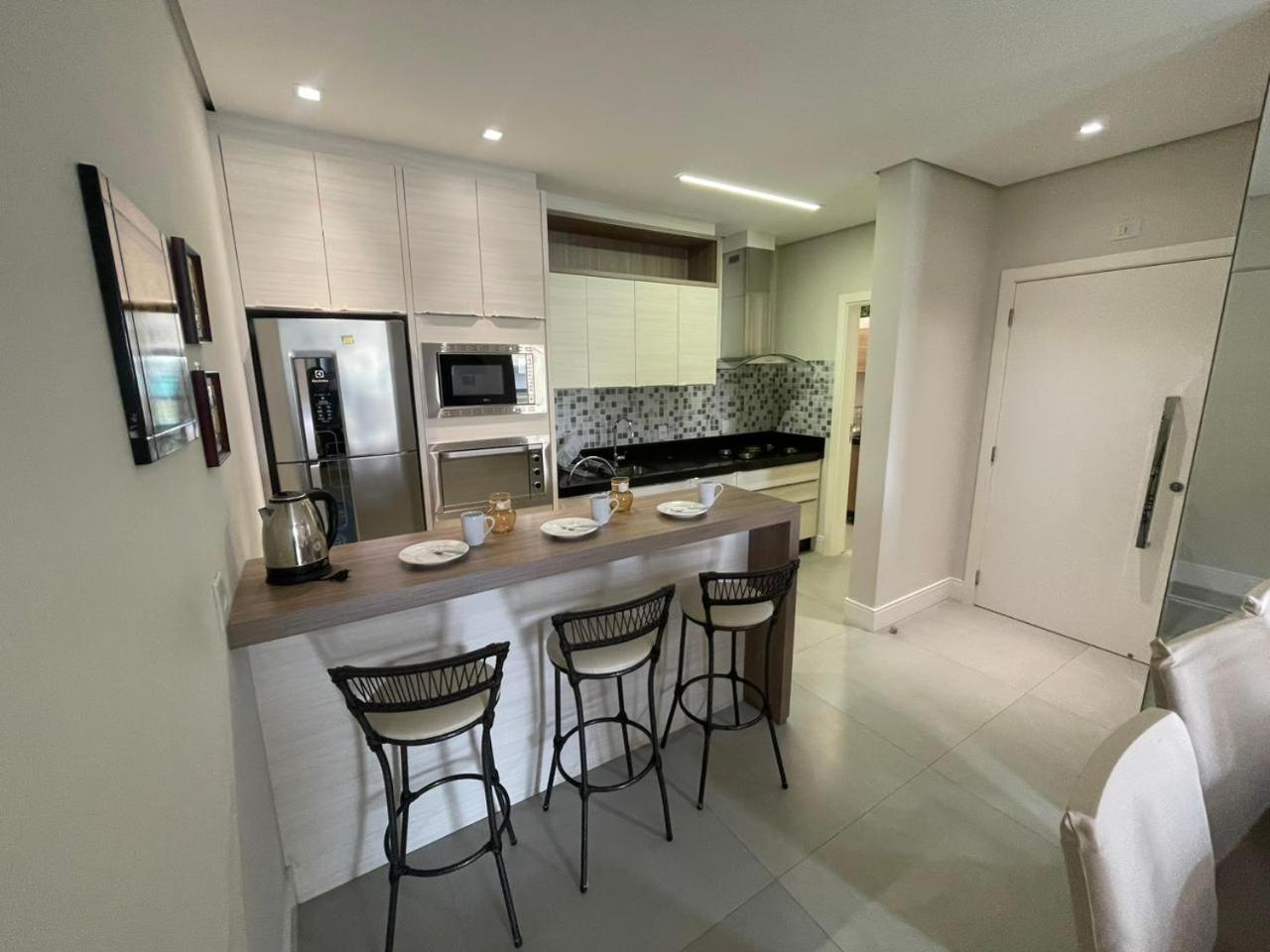 Cód 68 - Apartamento á 200m do mar