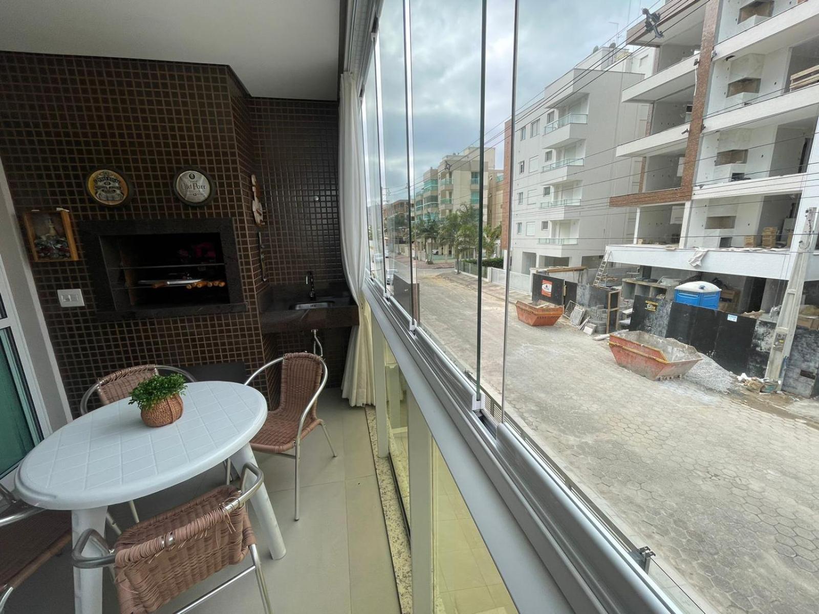 Cód 68 - Apartamento á 200m do mar